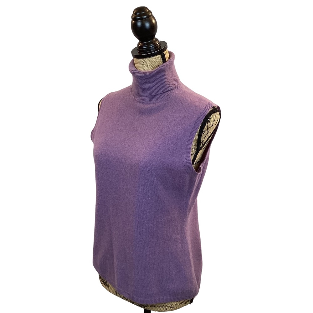 100% Cashmere Finest 2-Ply Yarns Sleeveless Turtleneck Sweater View 3